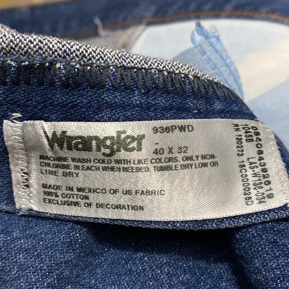 40x32 denim Wrangler jeans 1 pair of starched medium wash jeans. - Picture 3 of 3